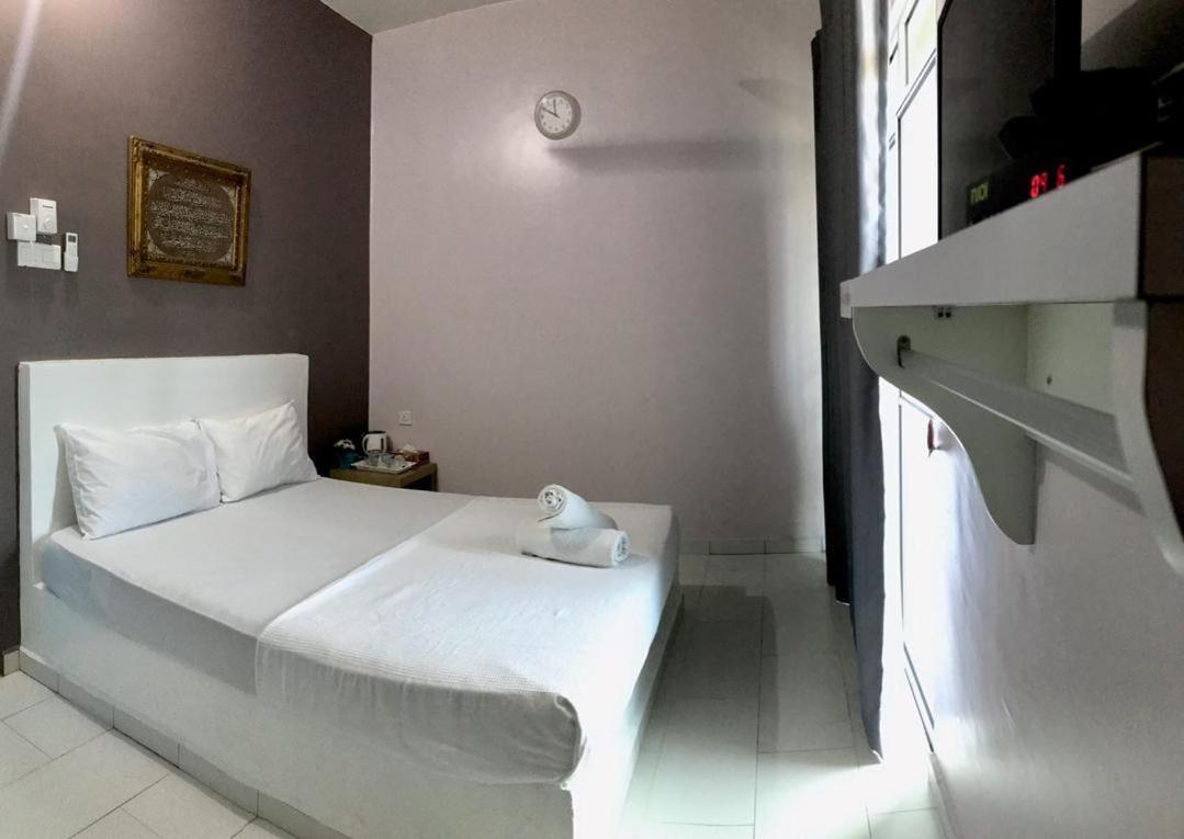 Aqil Beach Inn Marang Exterior foto